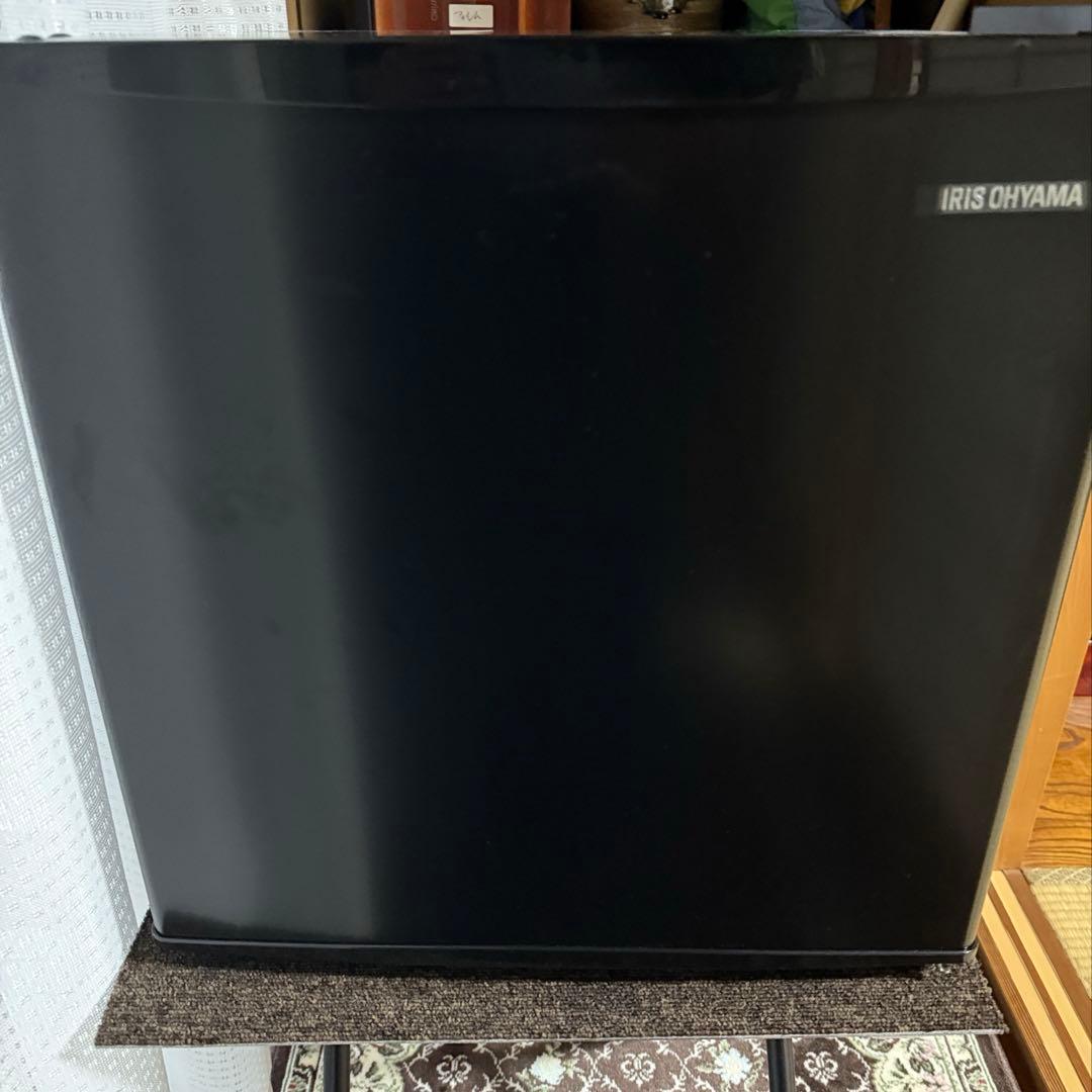 短期間使用　美品　アイリスオーヤマ 小型冷蔵庫 45L 1ドア　2024年製
