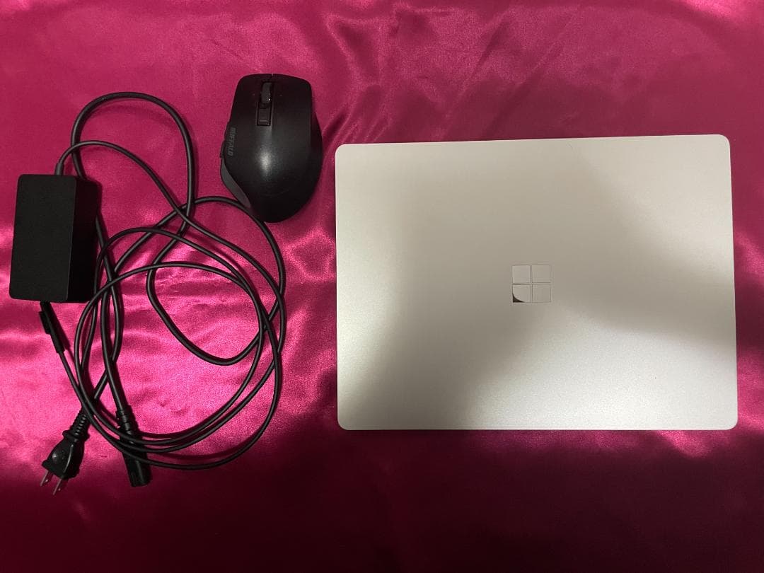 中古　Surface Laptop Go 2 　 8QF-00040 プラチナ