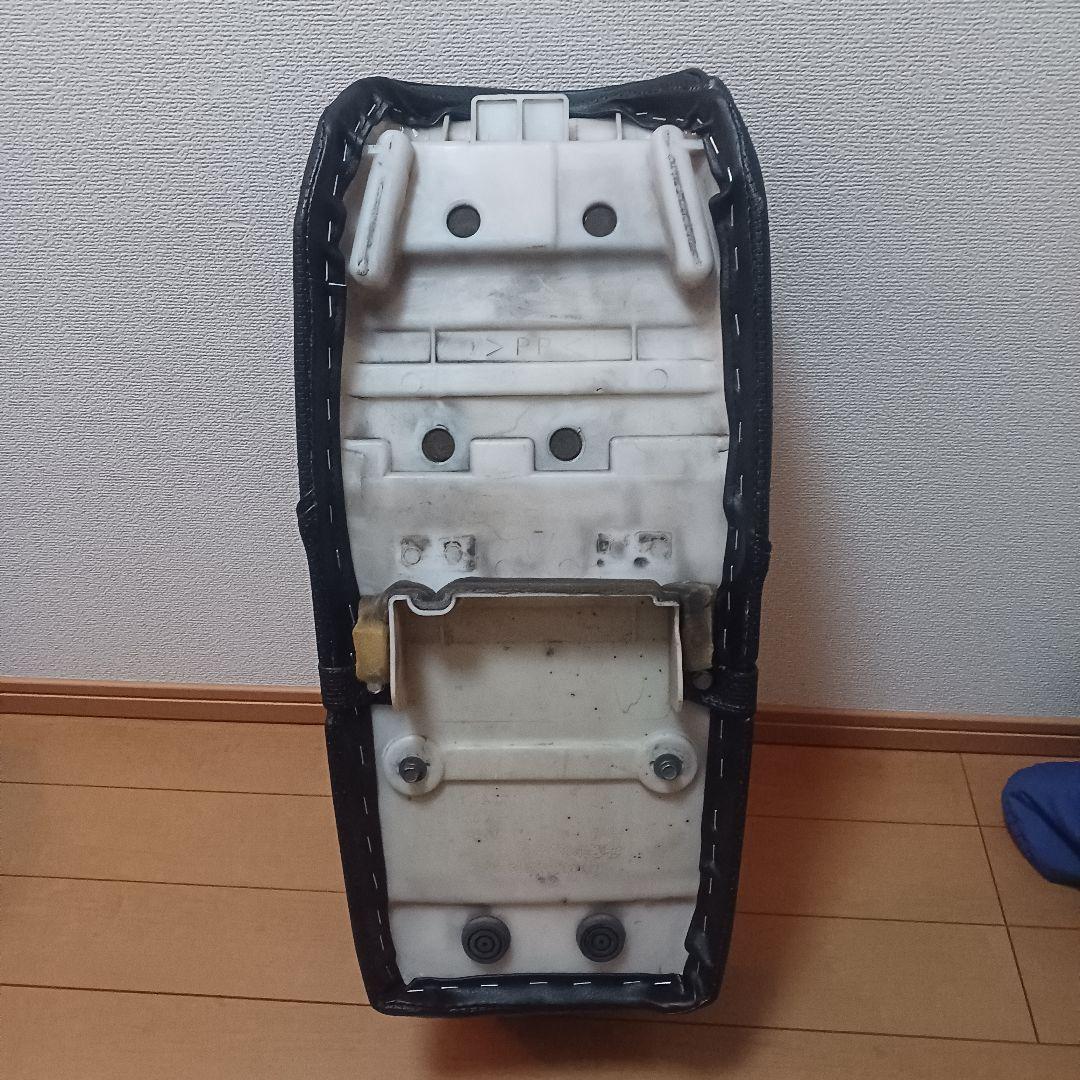 tw 200 225 段付きシート　張替未使用