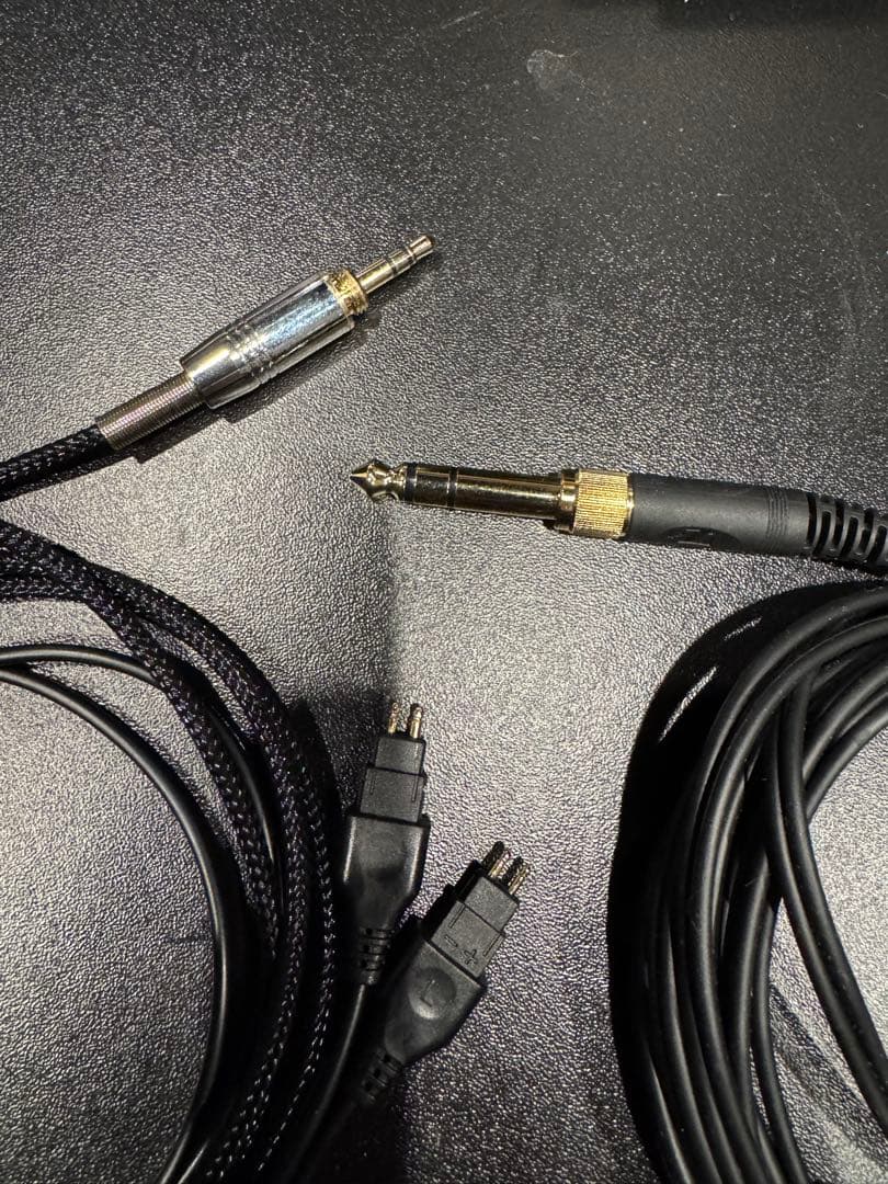 ゼンハイザー HD600（新古品）ケース付き、ケーブル２本付き