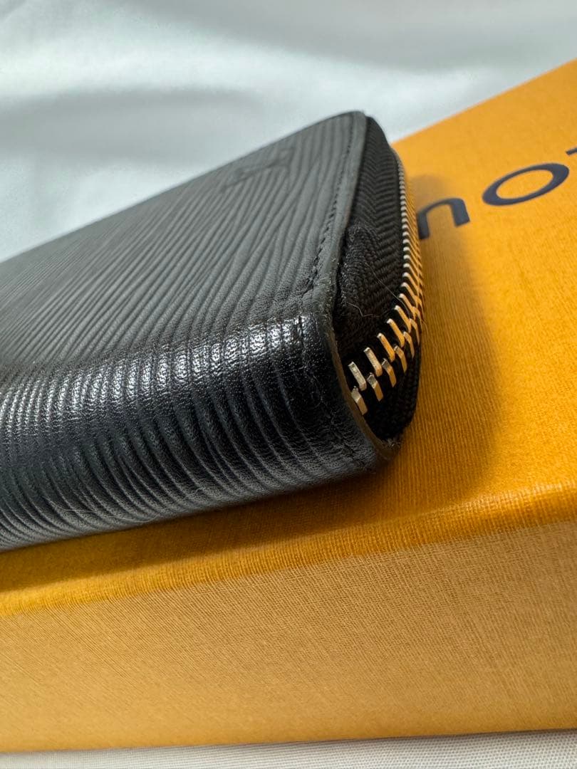 ルイヴィトンLOUIS VUITTON エピジッピーウォレット