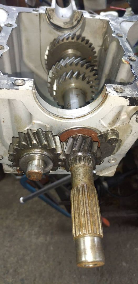 ジムニーsj30 改5速用ミッション　アッセンブリ　ニュートラルスイッチなし