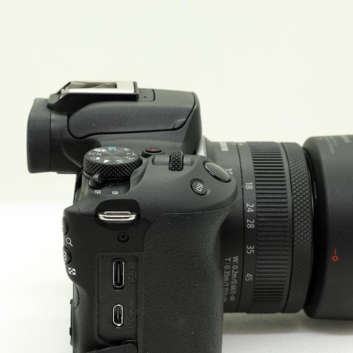 美品 Canon EOS R50 ミラーレス一眼 標準ズームレンズキット 備品付