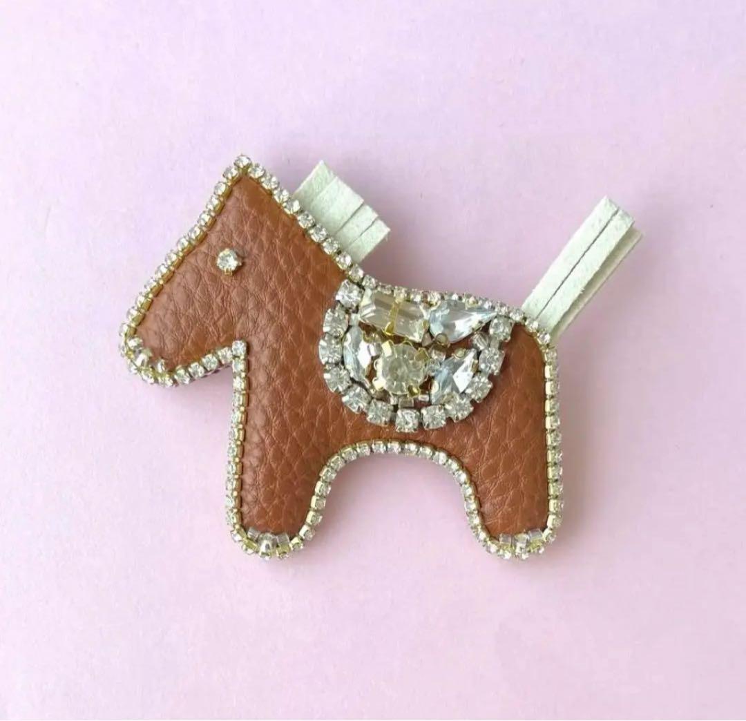 馬　ビーズ刺繍ブローチ　ブローチ　バッグチャーム　2way ポニー　ロデオ