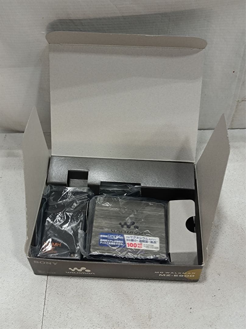 八6735【美品】SONY MDウォークマン MZ-E900