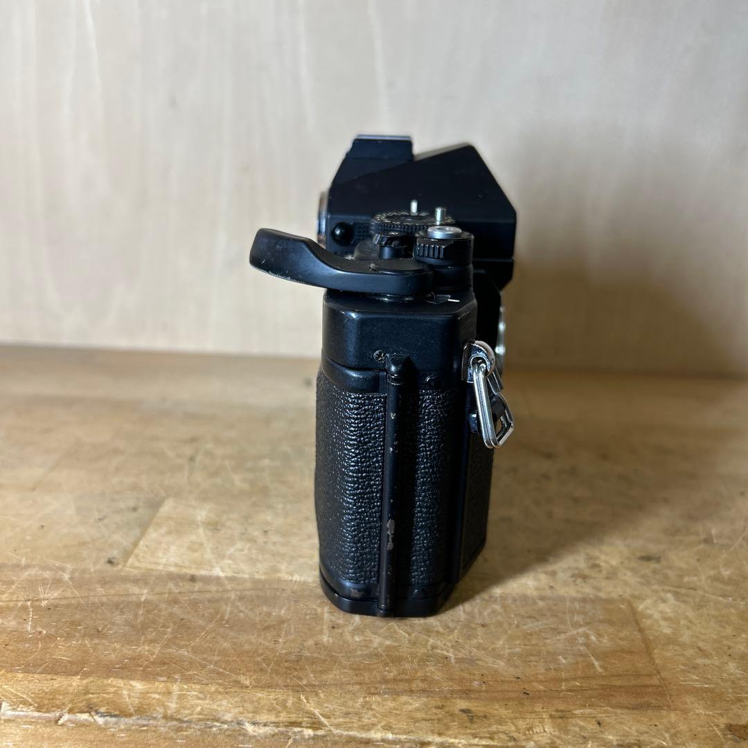 Canon F-1 ボディー　フィルム巻き取り軸下部欠けあり　他完動極美品