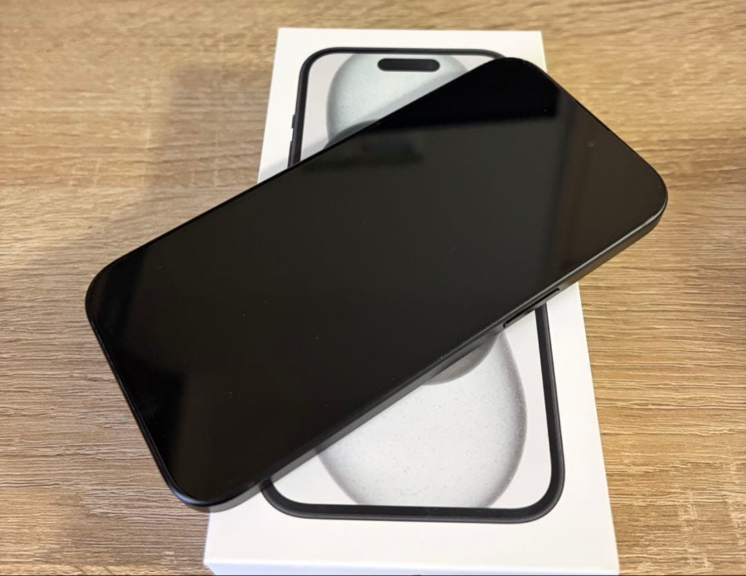 Apple iPhone 15 本体 256GB 黒