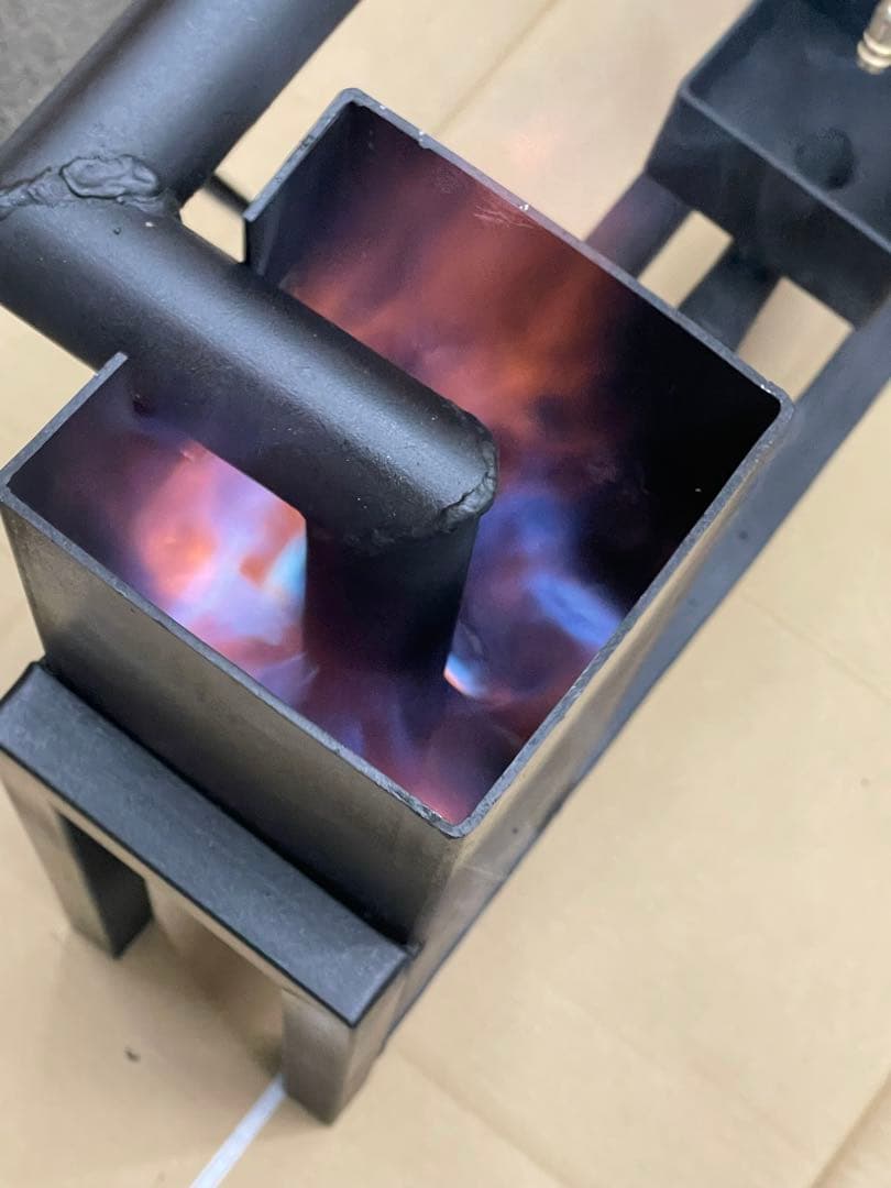 廃油ストーブ　ロケット　送風機と五徳付いています。
