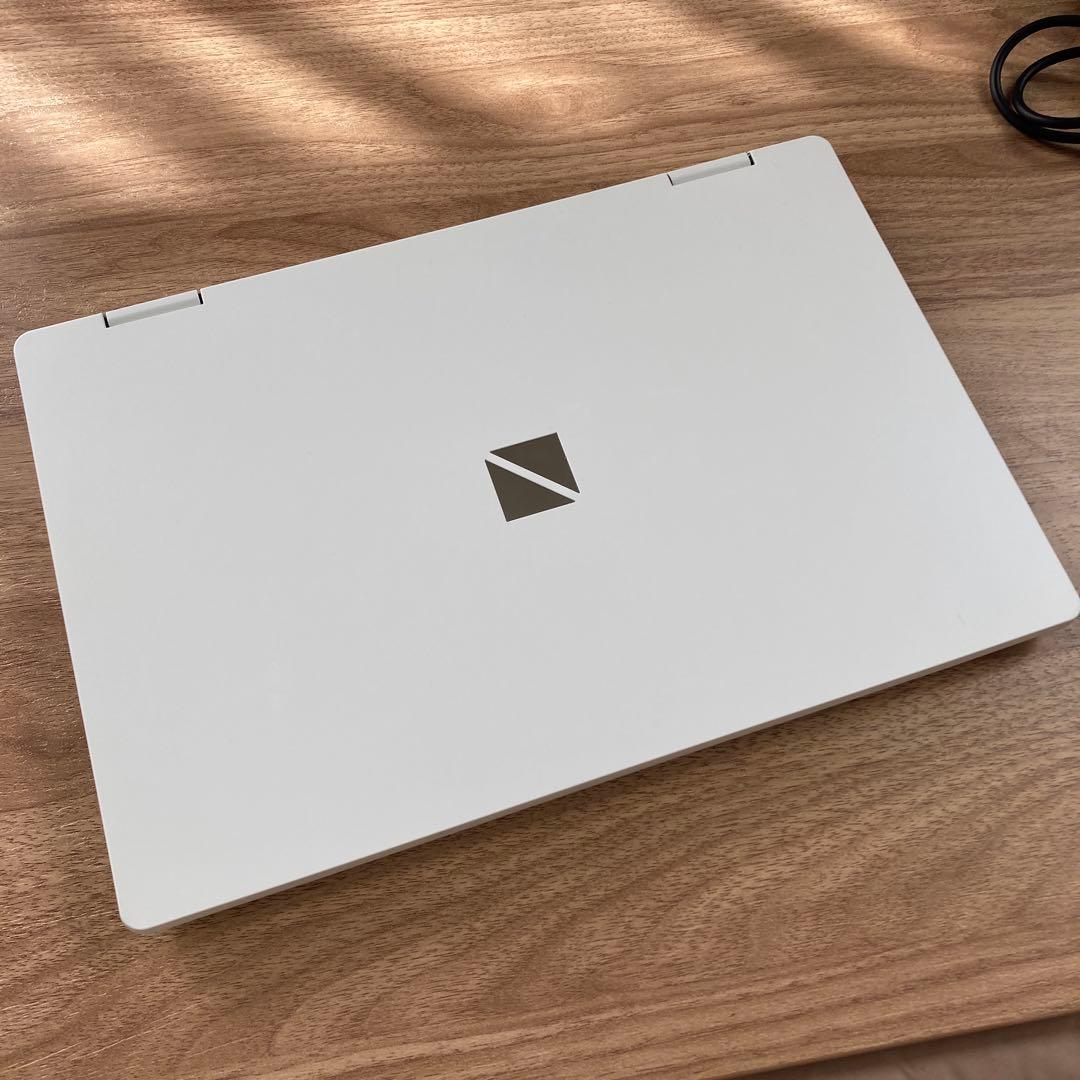 【美品】NEC LAVIE 軽量ホワイトノートPC 純正充電器付き　初期化済み