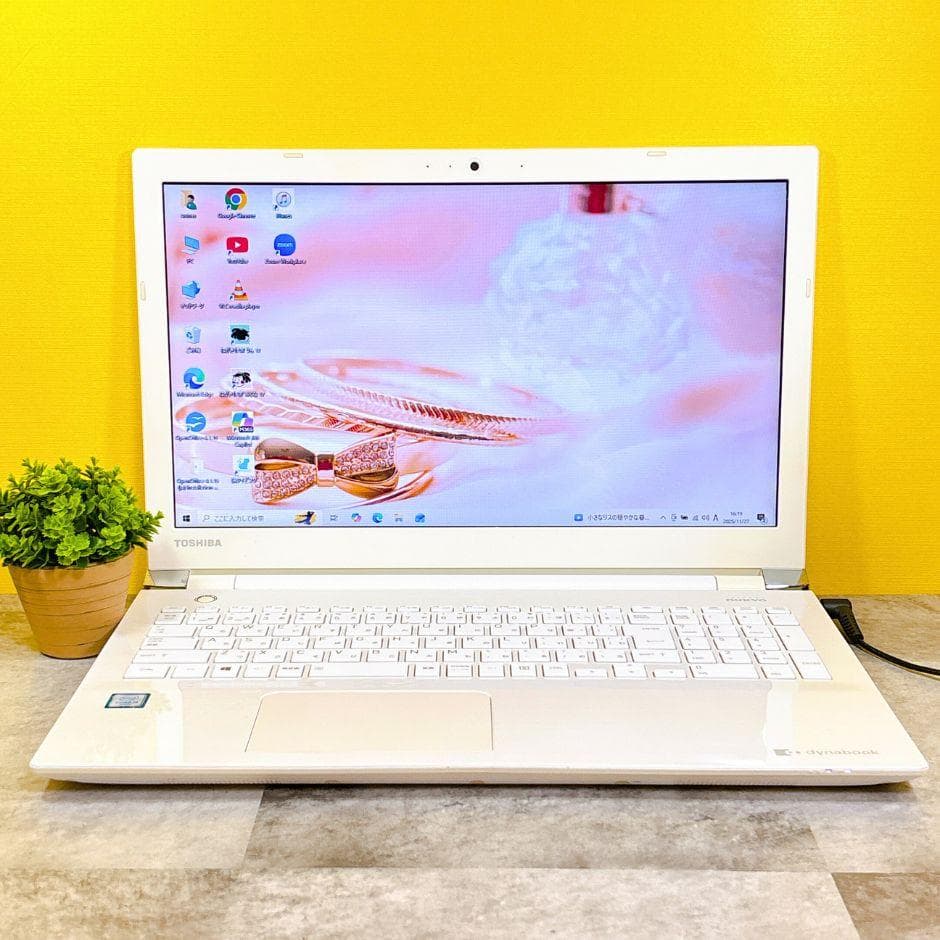 おしゃれなホワイト❣SSDでサクサク快適✨薄型 カメラ すぐ使えるノートパソコン