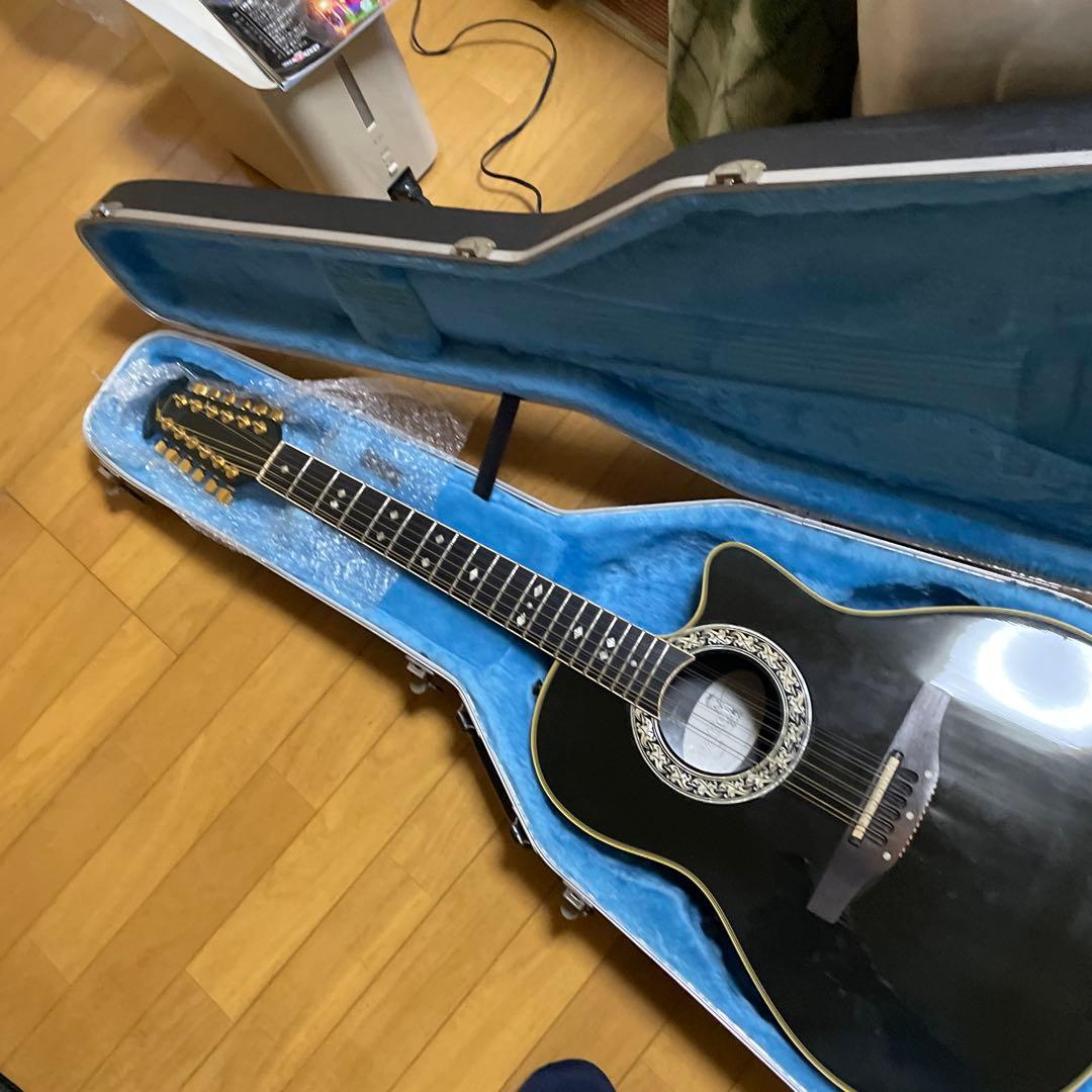 ovation12弦アコースティックギター ブラック。美品、ハードケース付き。