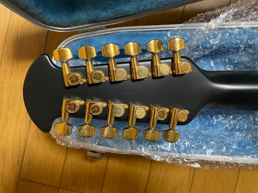 ovation12弦アコースティックギター ブラック。美品、ハードケース付き。