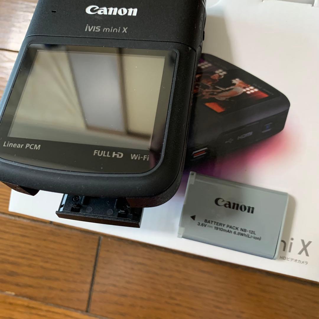 Canon IVIS mini X 本体と付属品