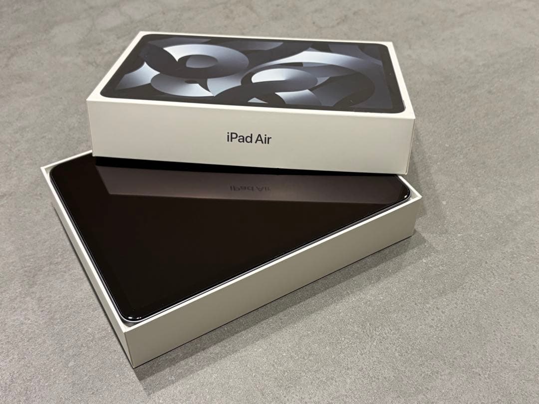 iPad Air（第5世代） スペースグレー 本体　（＋ ケースカバー等）