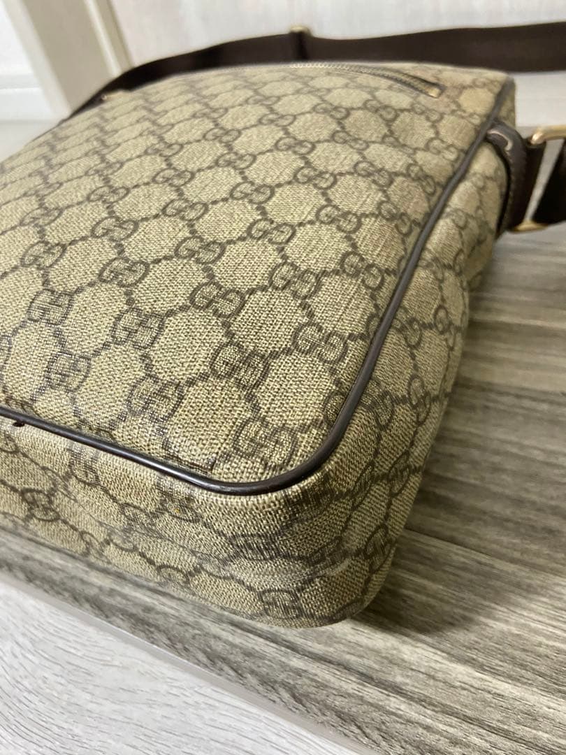 GUCCI ショルダーバッグ　GG スプリーム　PVC レザー　ベージュ