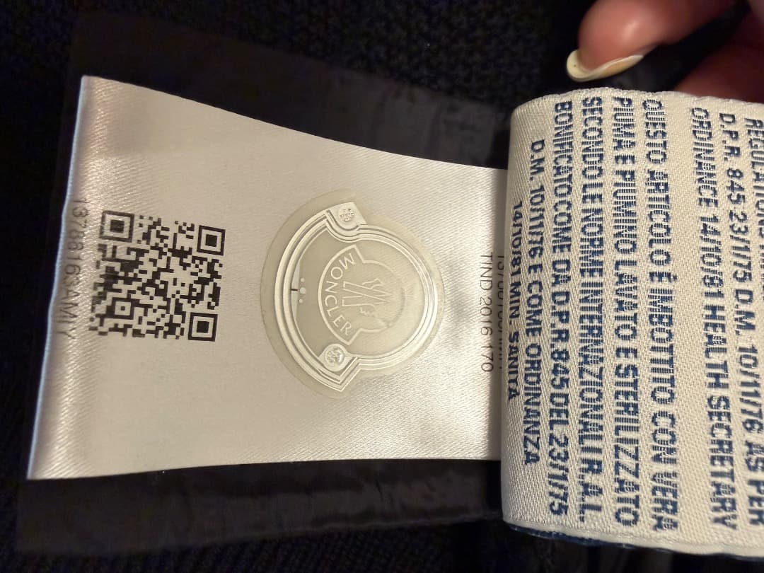 Moncler レディースダウンジャケット