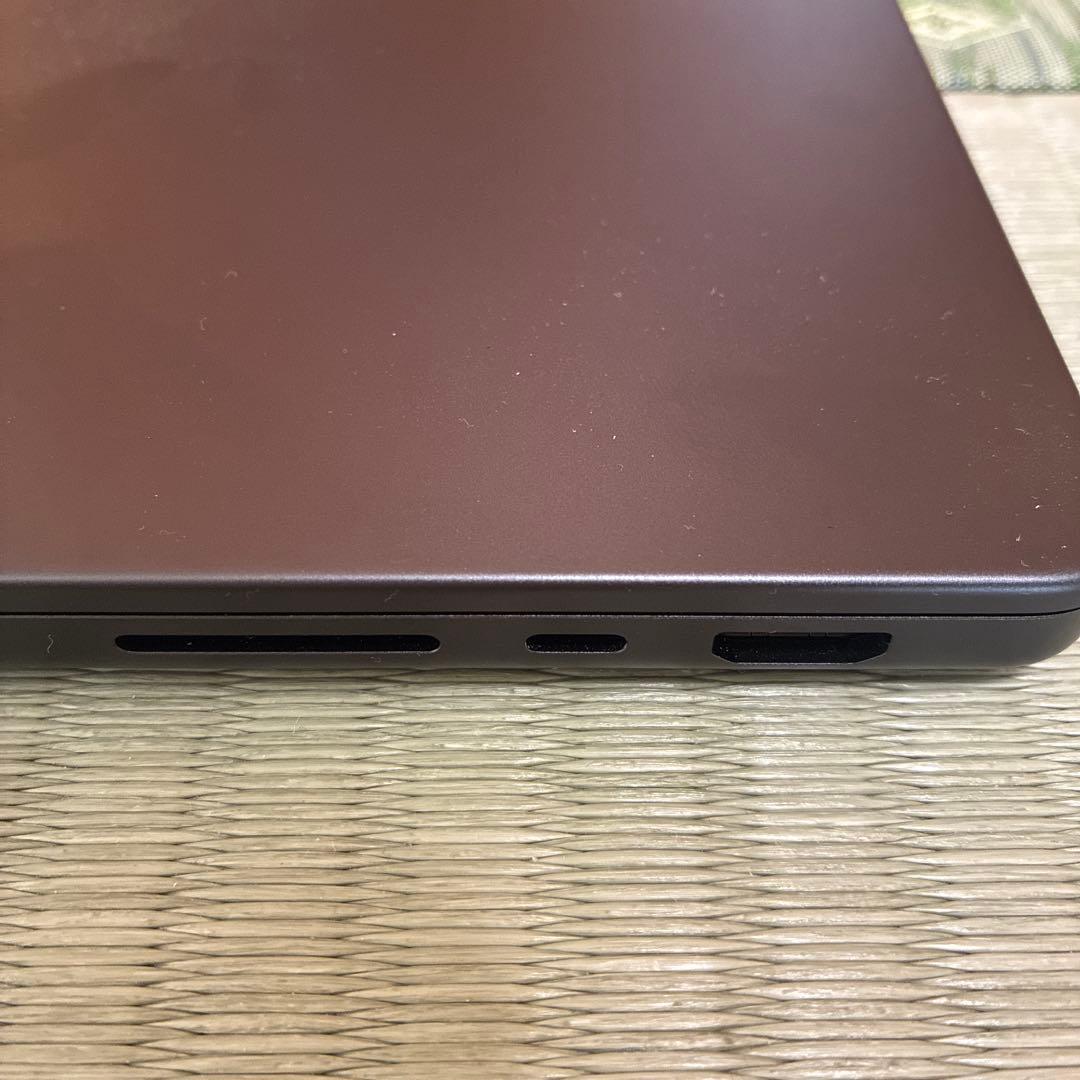 MacBook Pro 14インチ　M4 16GBメモリ　512GB A3112