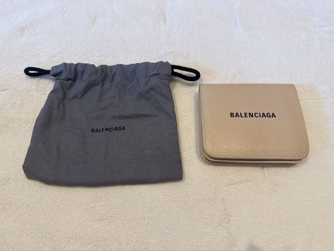 バレンシアガ　二つ折り財布　ベージュ