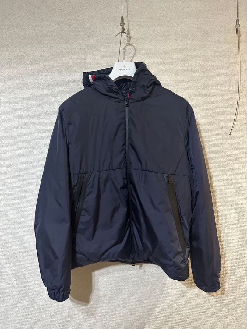 美品　MONCLER ネイビー ダウンジャケット フード付き