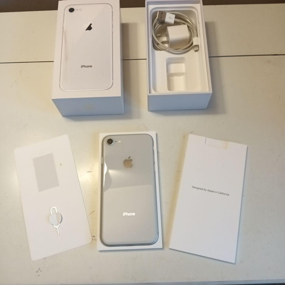 美品Apple iPhone8本体ホワイト バッテリー100%　付属品　箱付