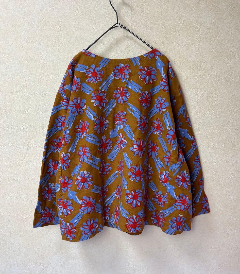 45R ライトモールフラワーヘリンボンプリントブラウス　0