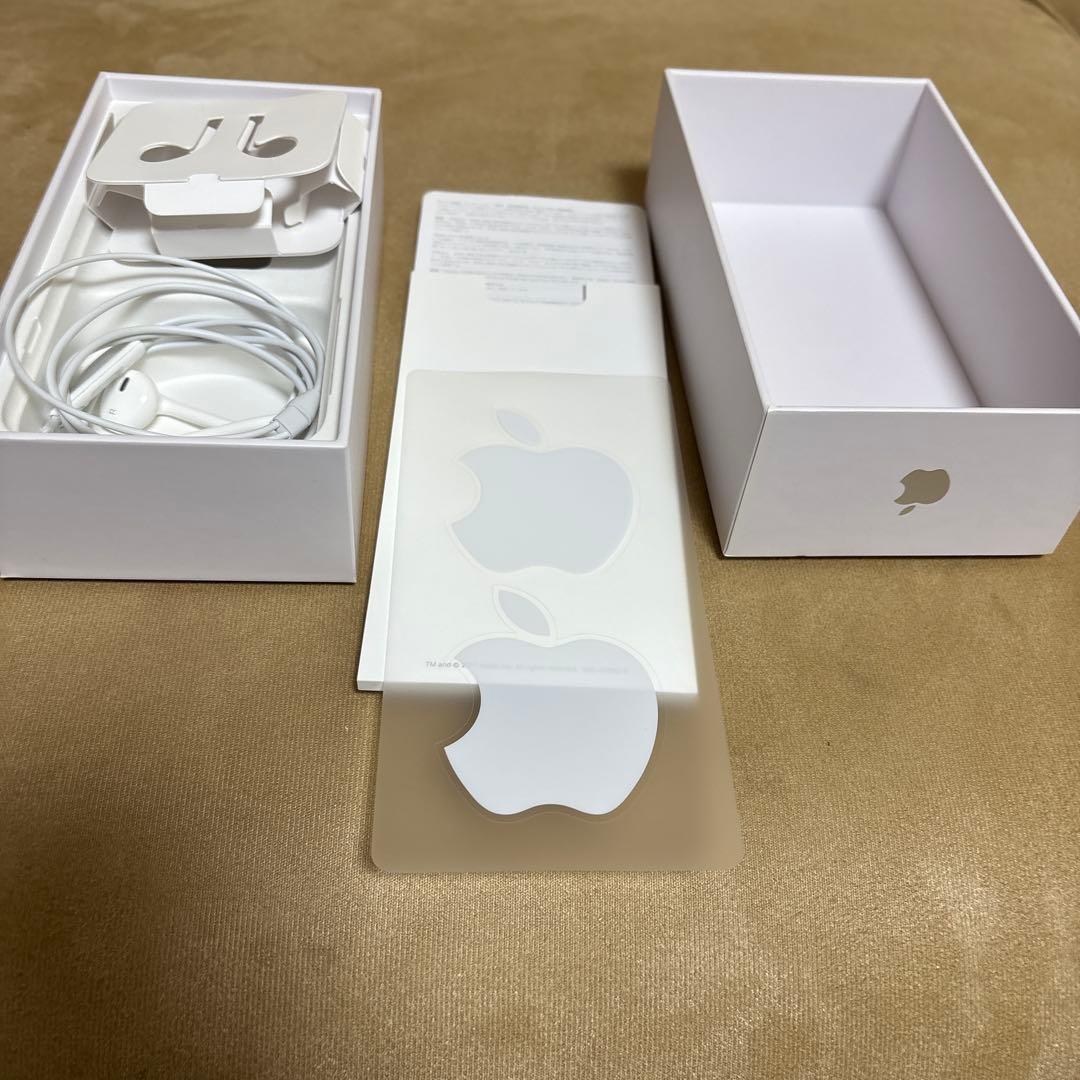 iPhone 8 64G シルバー 本体 SIMフリー（箱付き）