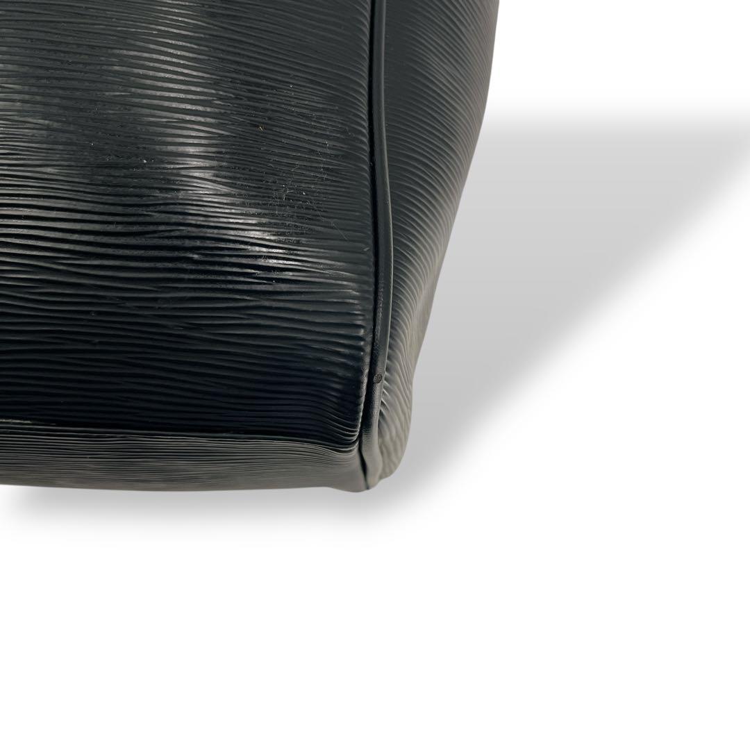 ヴィヴィアンウエストウッド　フロウ　トートバッグ　肩掛け可　A4可　オーブ　塩ビ