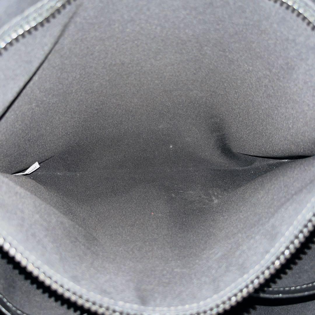 ヴィヴィアンウエストウッド　フロウ　トートバッグ　肩掛け可　A4可　オーブ　塩ビ