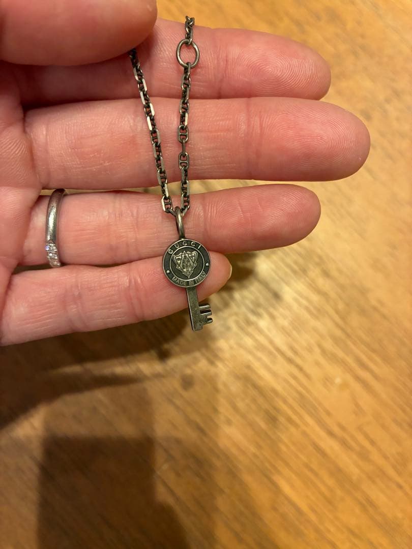 グッチ　メンズ　レディース　クレストキー　ペンダント　ネックレス　925