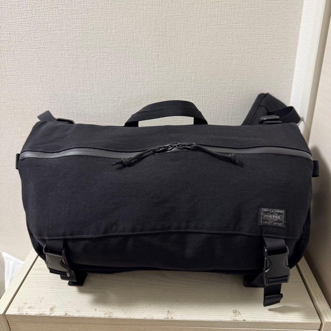 【新品同様】PORTER ポーター クランカーズ メッセンジャーバッグ（S）　黒