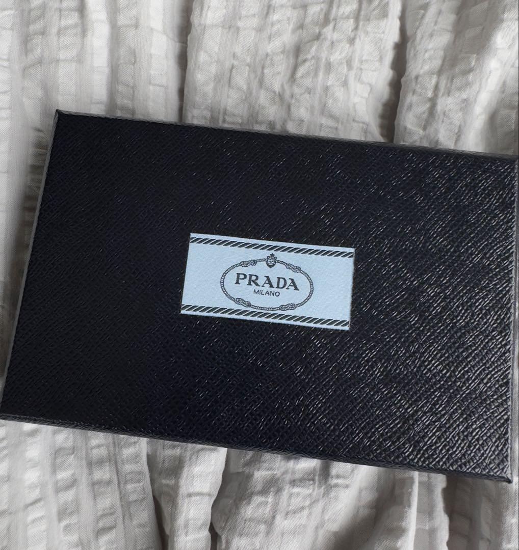 prada ジップ財布 カードケース