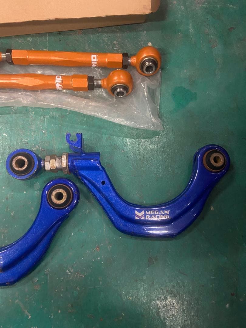 ゴルフ5 MEGAN RACING アーム＆Skidracingロッドセット中古