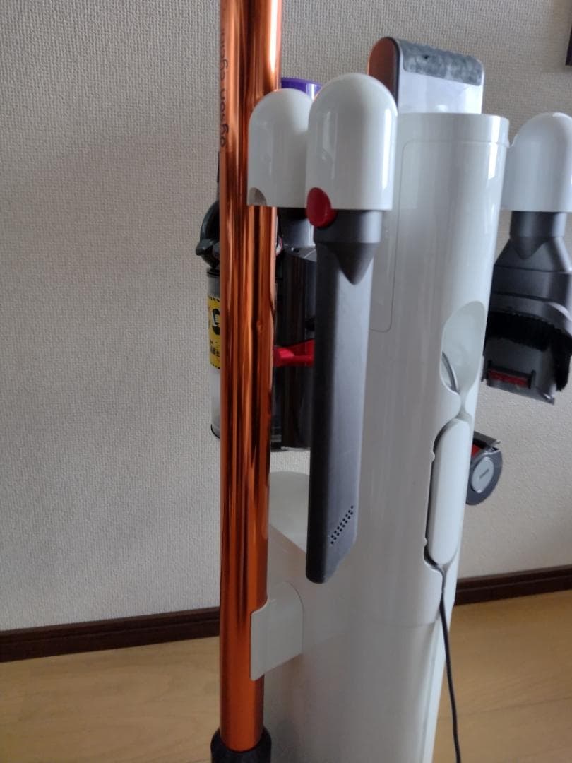 ダイソン★掃除機★V10★SV12★バッテリー新品と同等★スタンド付き1