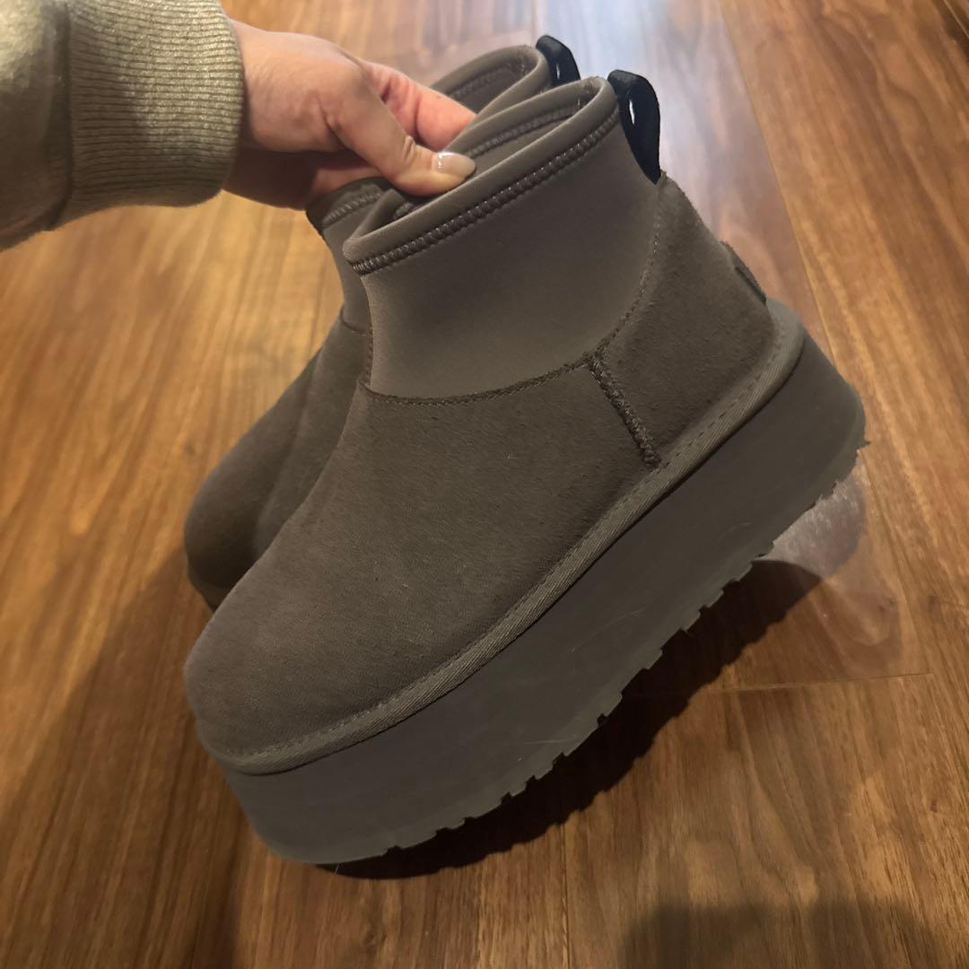 UGG グレー 厚底ムートンブーツ
