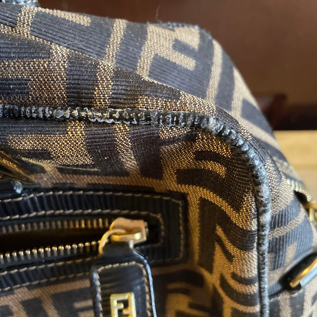 2/4までの出品！フェンディ　ズッカ柄ハンドバッグ