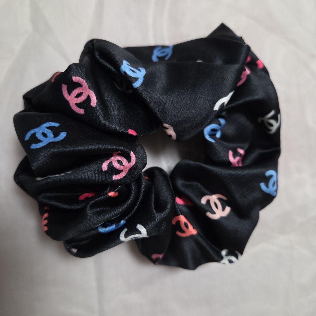 新品未使用ノベルティCHANEL シャネルロゴ プリントシュシュ３点セット送料込