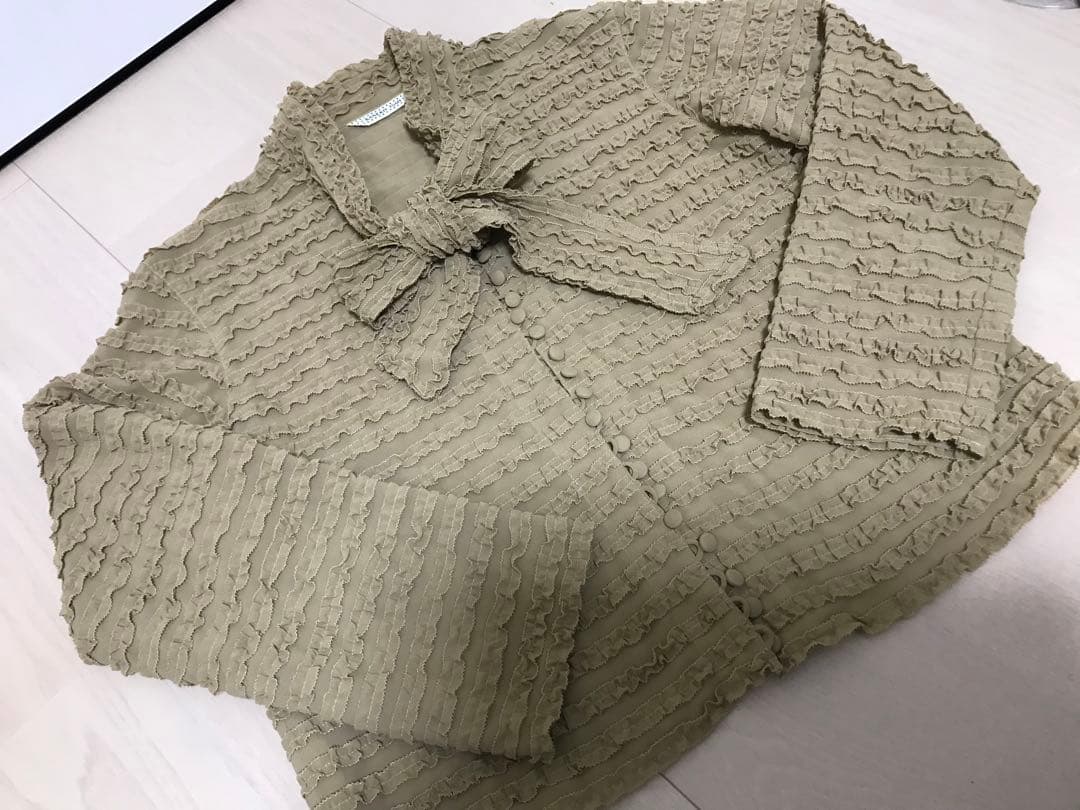 ★未使用　カネコイサオ　豪華ピコフリル　ネックリボン　ブラウス
