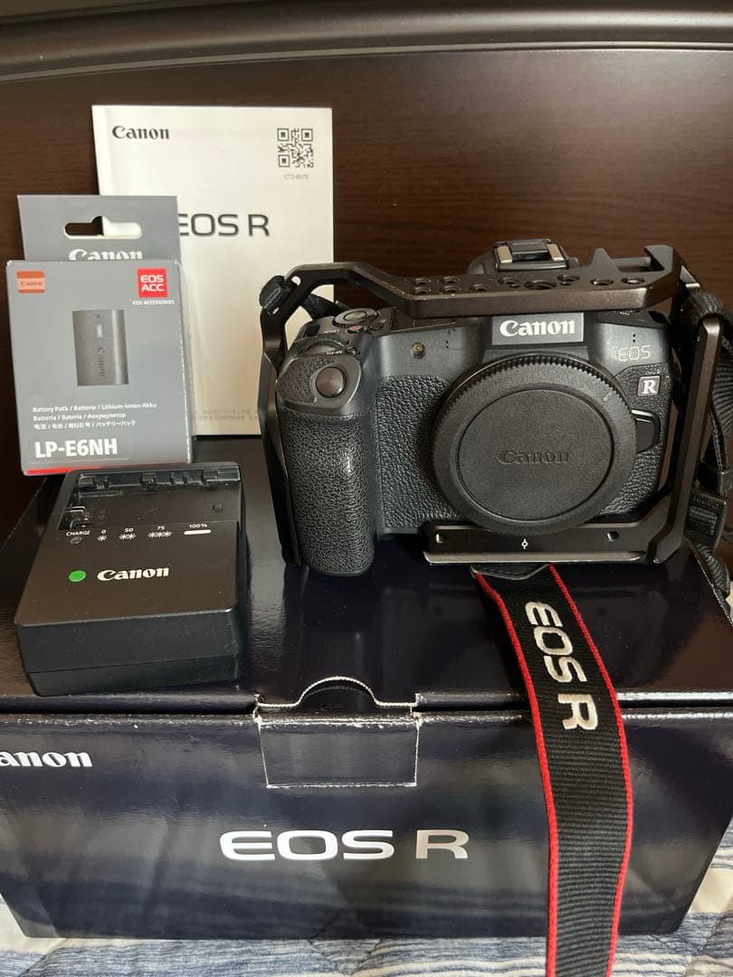 Canon EOS R ボディ ＋ 新品バッテリー・Lプレート付 美品 元箱あり