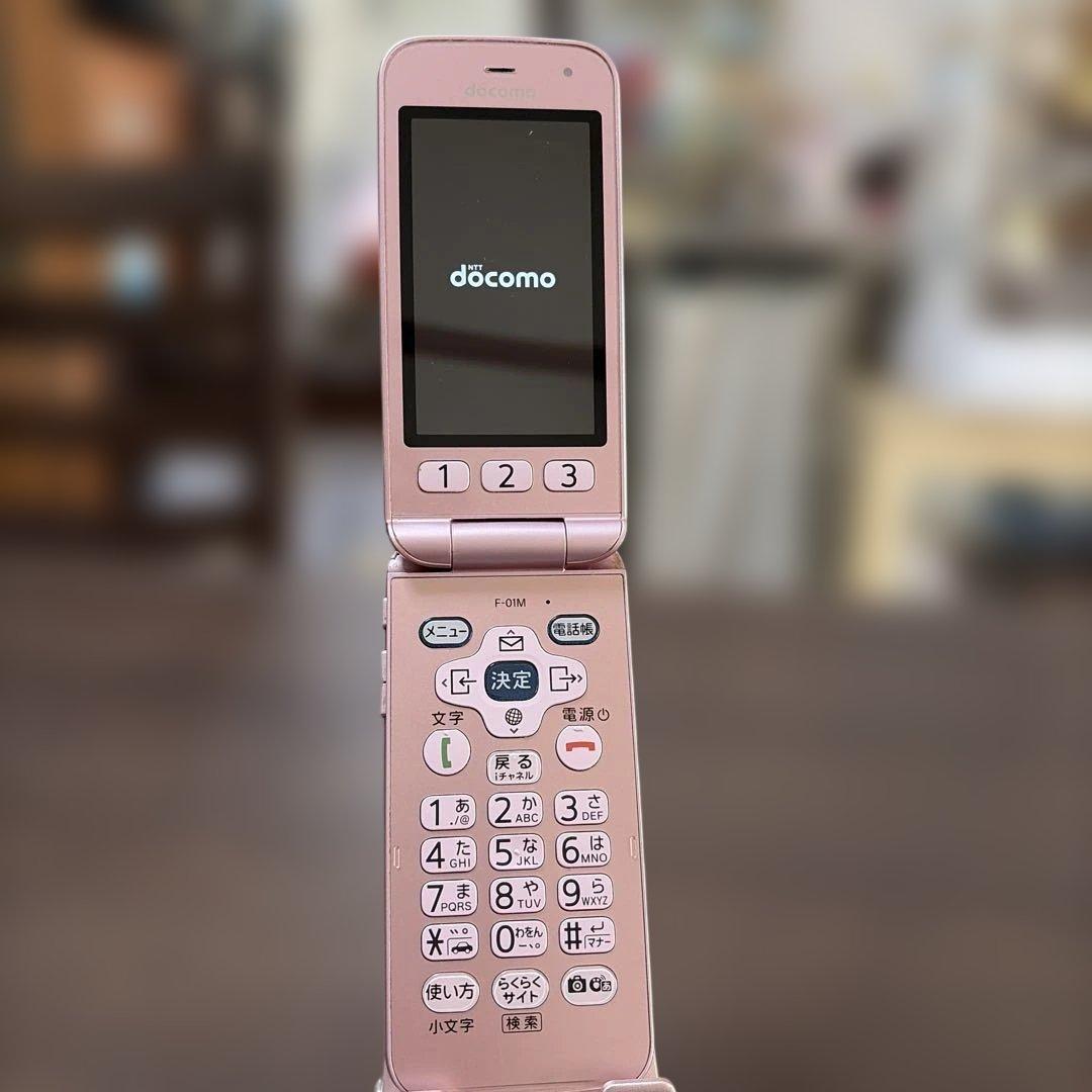 らくらくホン F-01M（ピンク色）