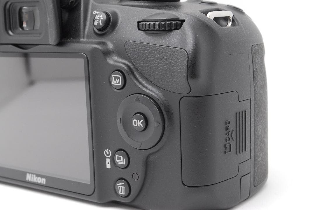 【ショット数１７０９枚　美品】Nikon D3200　スマホ転送　動画も撮れる