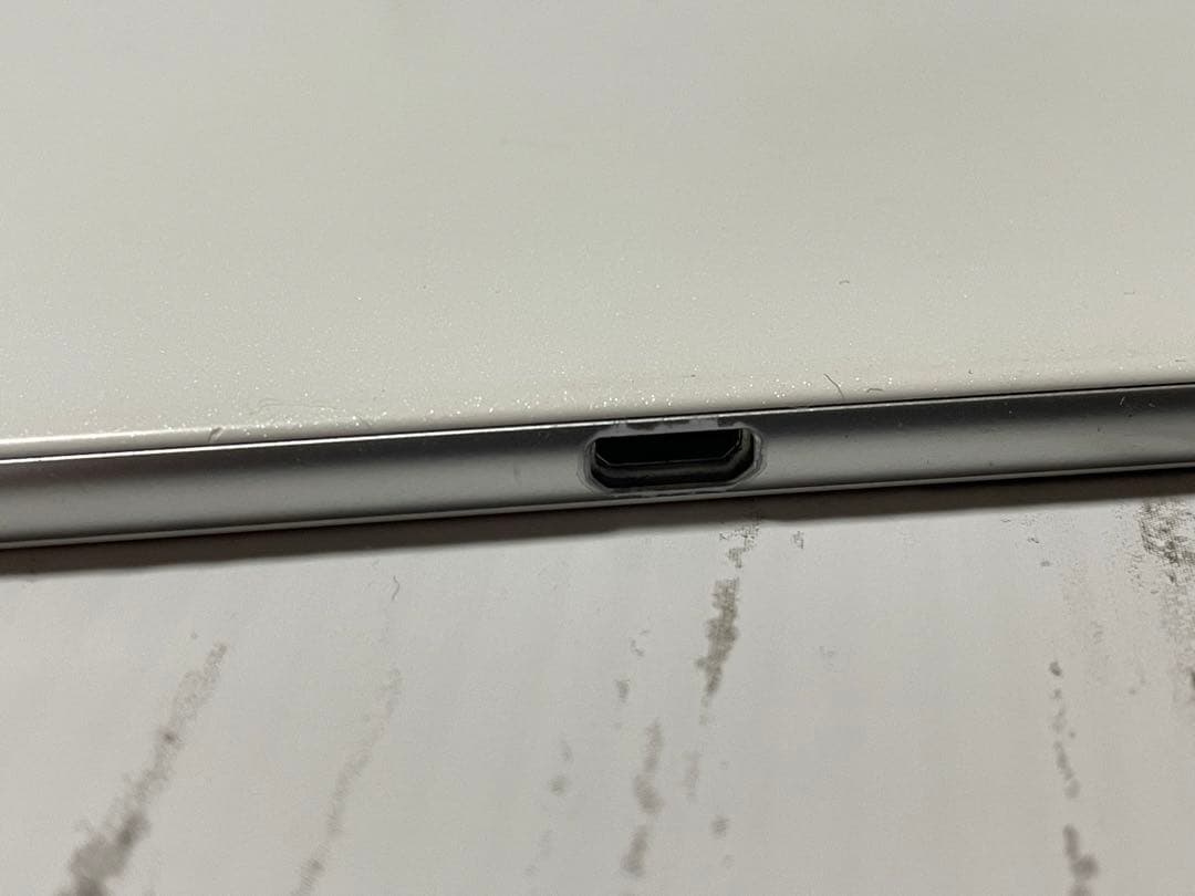 Xperia Z4 Tablet au SOT31 + キーボード BKB50