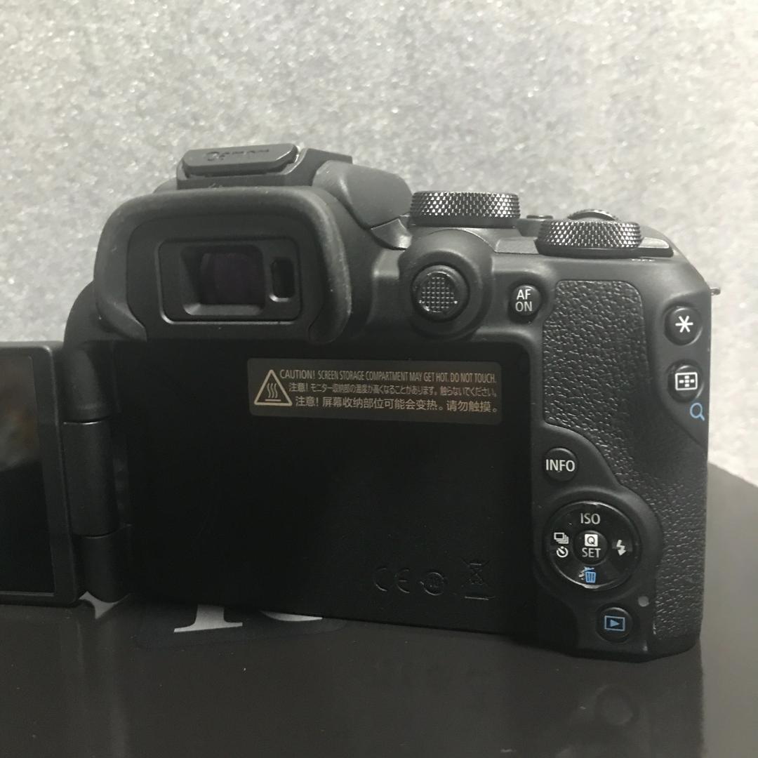 ショット数9,000回 ≪ほぼ新品≫ Canon EOS R10 ボディ
