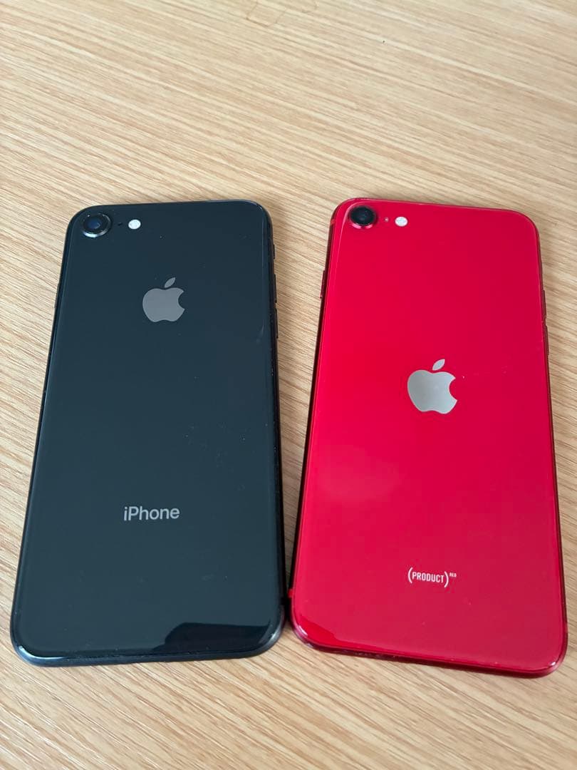 iPhone SE (第2世代？) 赤iPhone8黒