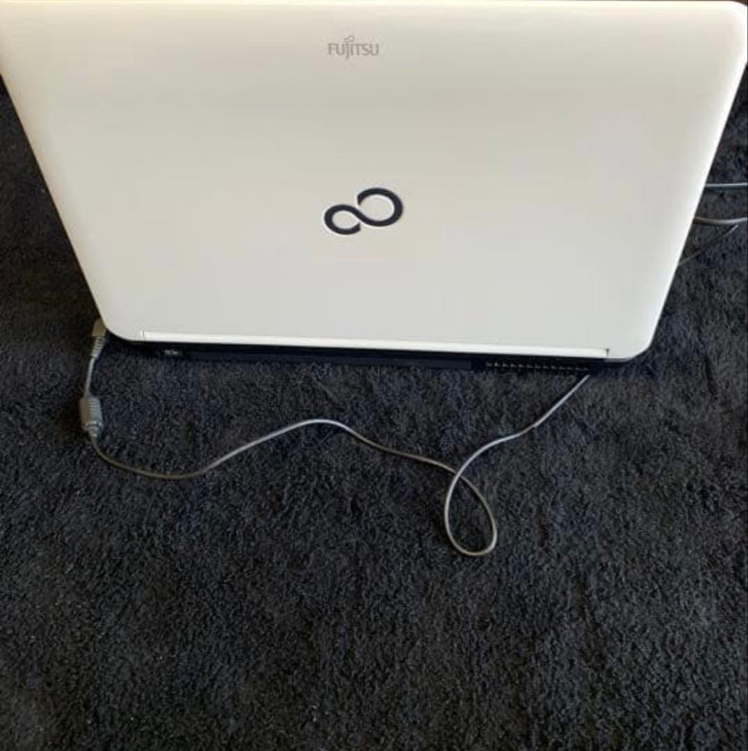 Fujitsu ノートPC ホワイト DVDドライブ付き