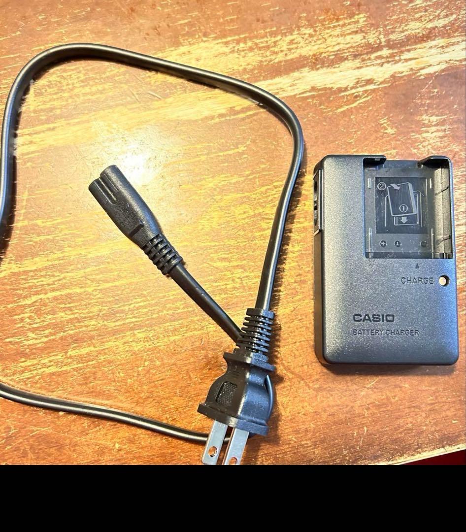 充電器バッテリー付きCASIOカシオ デジタルカメラEX-ZS210SR