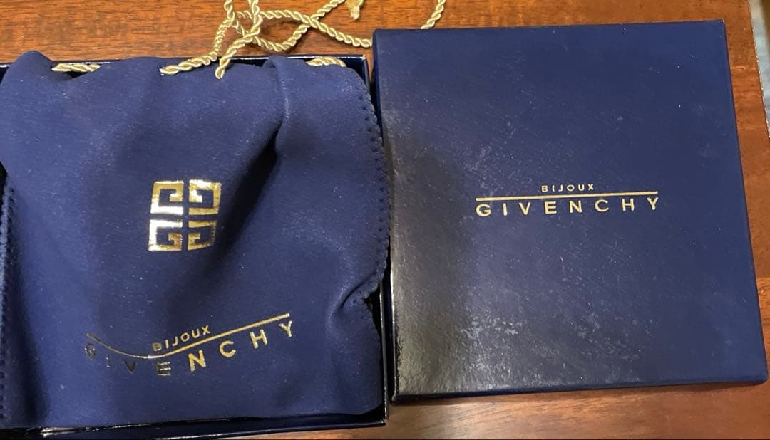 GIVENCHY ジバンシィ ブローチ べっ甲色　箱、袋付き