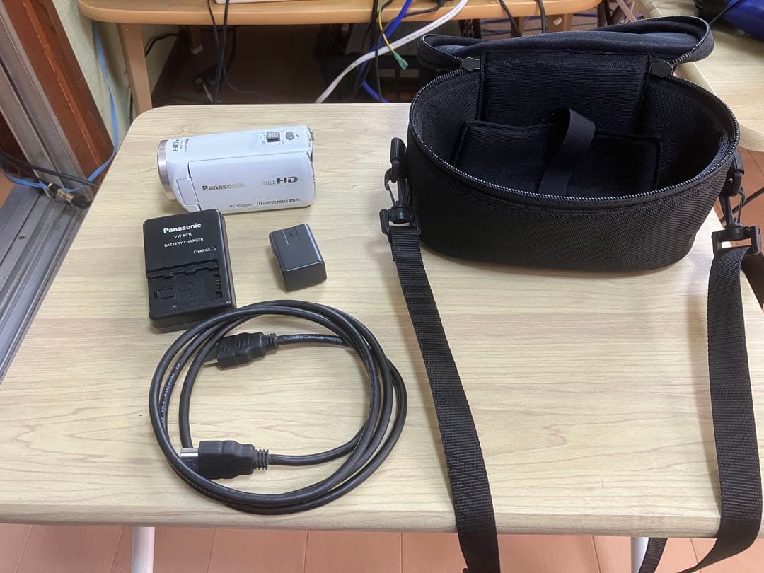 Panasonic HC-V520M ビデオカメラ、パナソニック製のケース付き