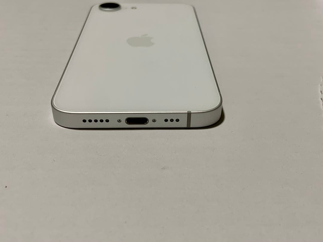Apple iPhone 16 e ホワイト 本体 SIMフリー