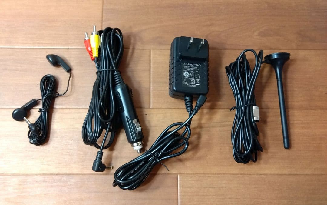 春夏冬　15.4インチ液晶 地デジチューナー搭載DVDプレーヤー　美品