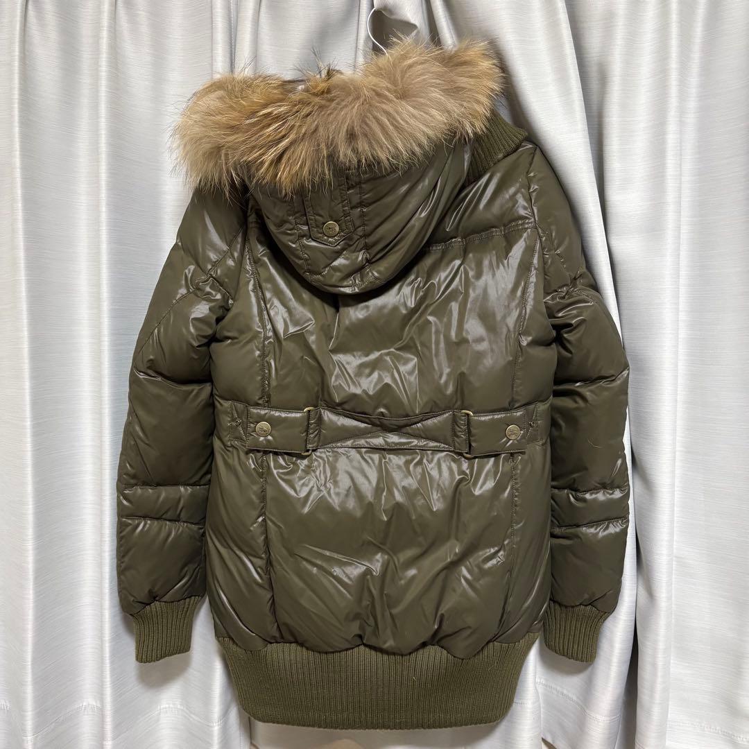 バーバリーブルーレーベル　ダウンコート　カーキ　刺繍ロゴ　40
